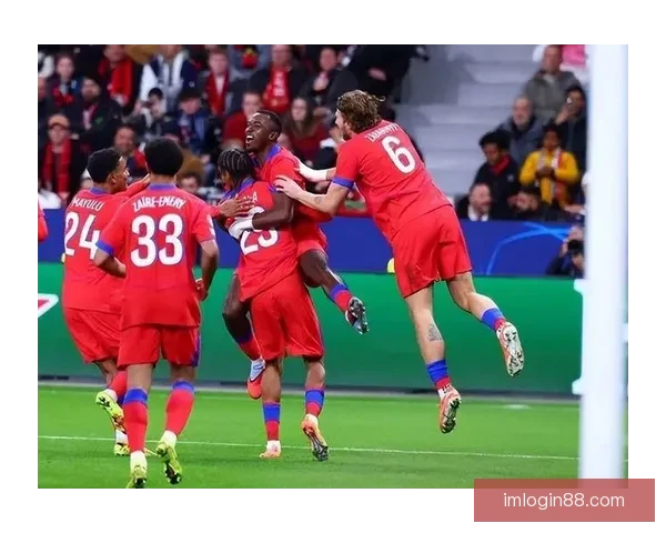 马竞巴萨激战半场平局 朱利亚诺西蒙尼拉什福德进球 冈萨雷斯染红离场